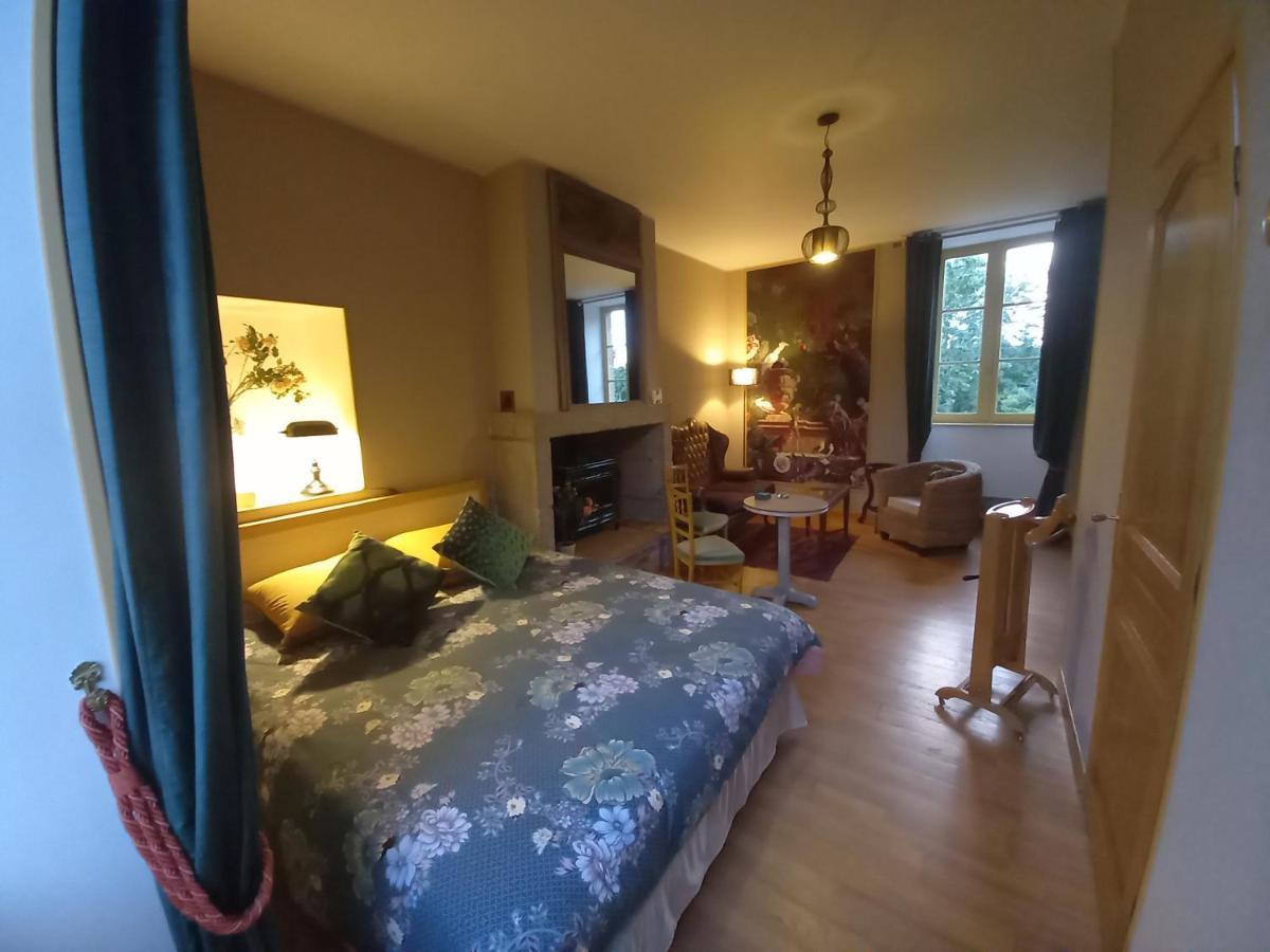 Le Petit Manoir Panzió Isigny-le-Buat Kültér fotó