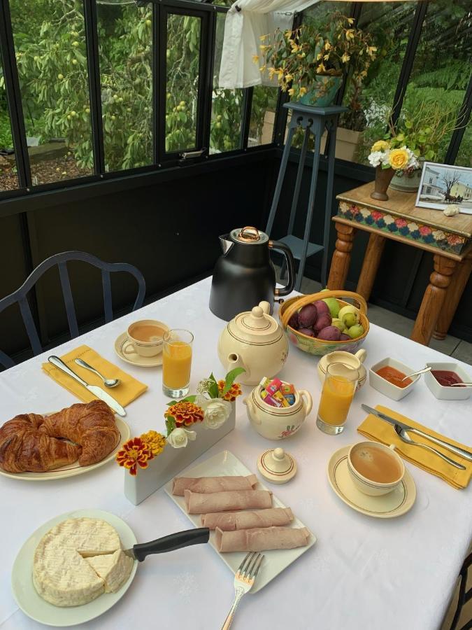 Le Petit Manoir Panzió Isigny-le-Buat Kültér fotó