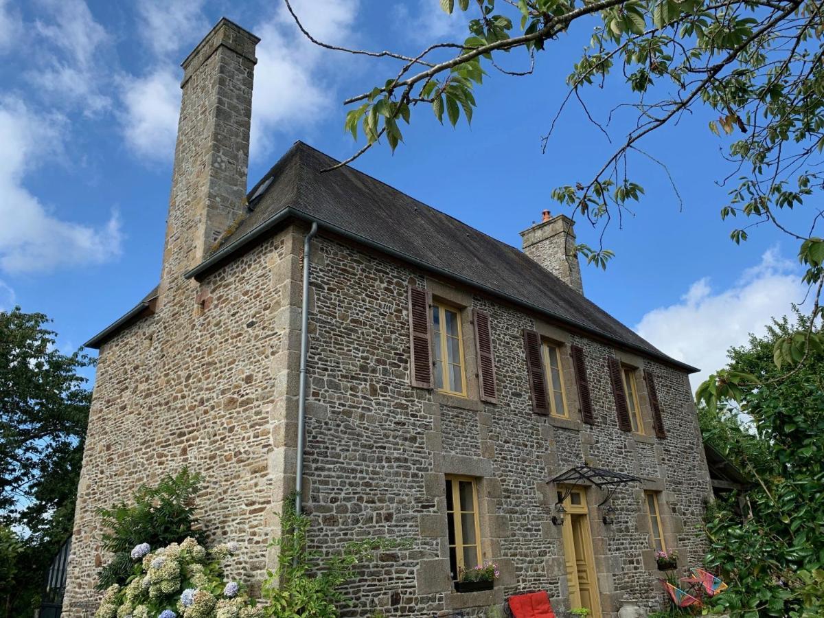 Le Petit Manoir Panzió Isigny-le-Buat Kültér fotó