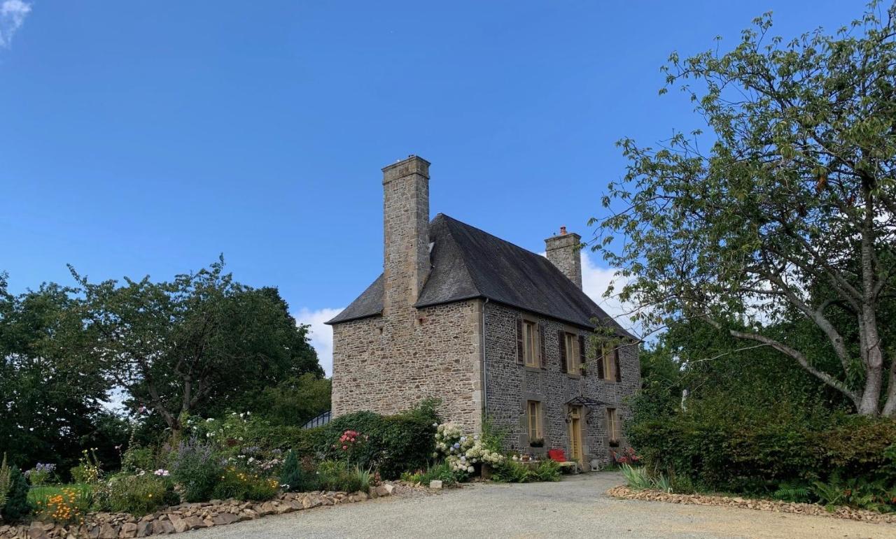 Le Petit Manoir Panzió Isigny-le-Buat Kültér fotó