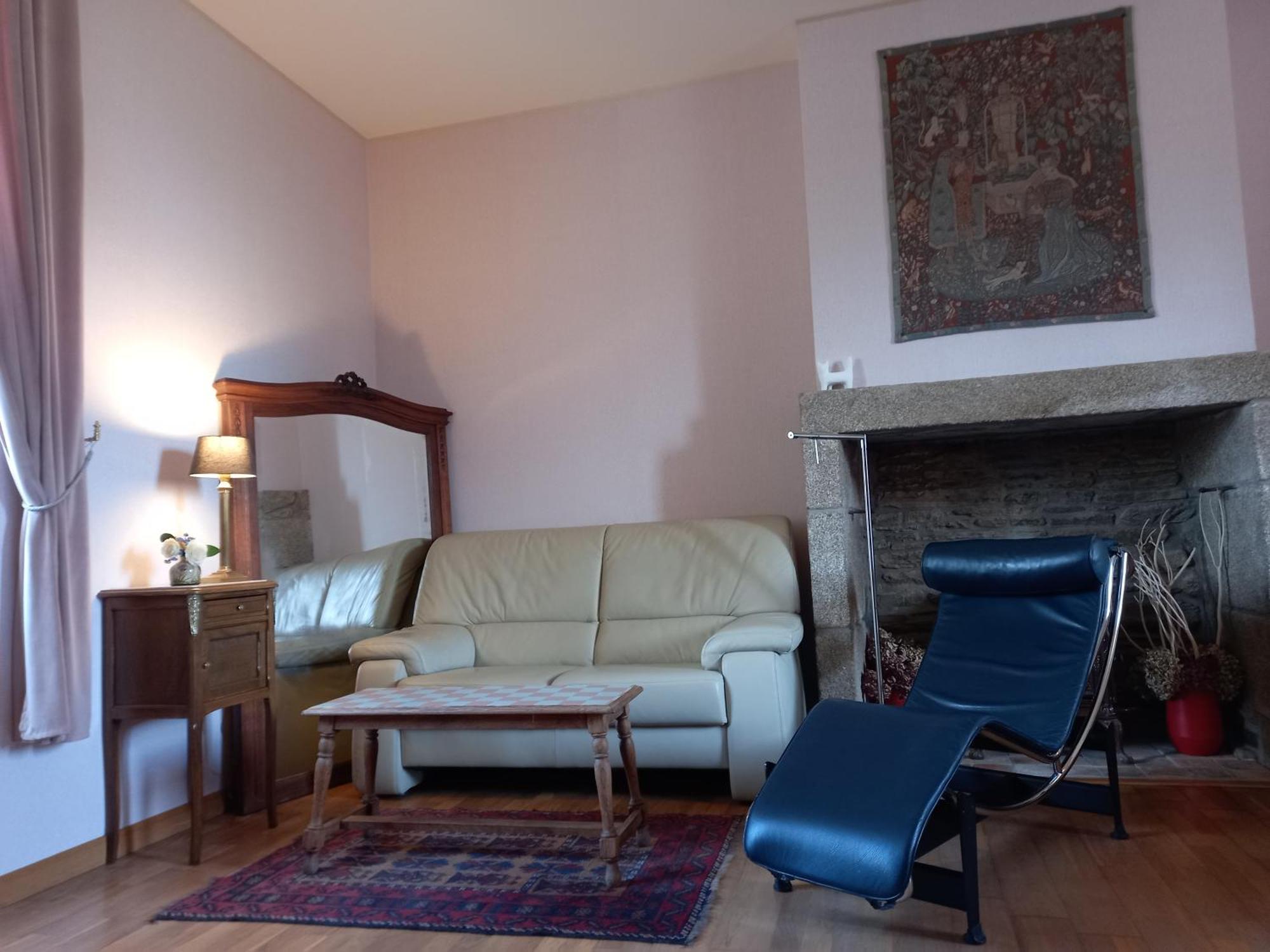 Le Petit Manoir Panzió Isigny-le-Buat Kültér fotó