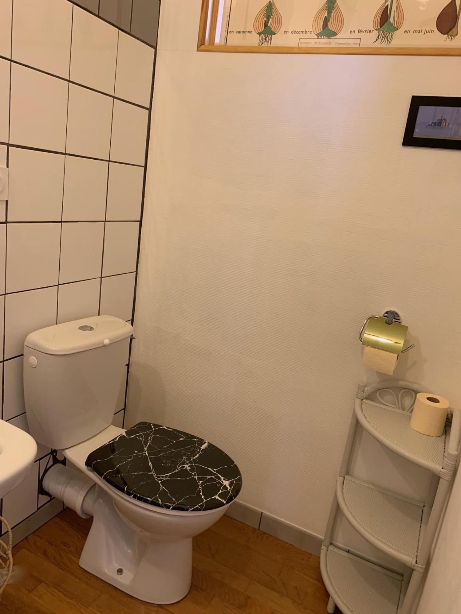 Le Petit Manoir Panzió Isigny-le-Buat Kültér fotó