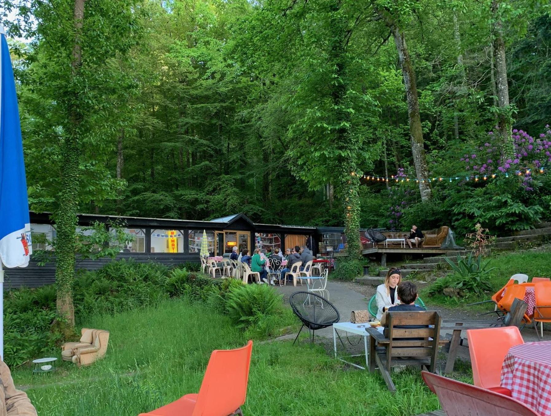 Le Petit Manoir Panzió Isigny-le-Buat Kültér fotó