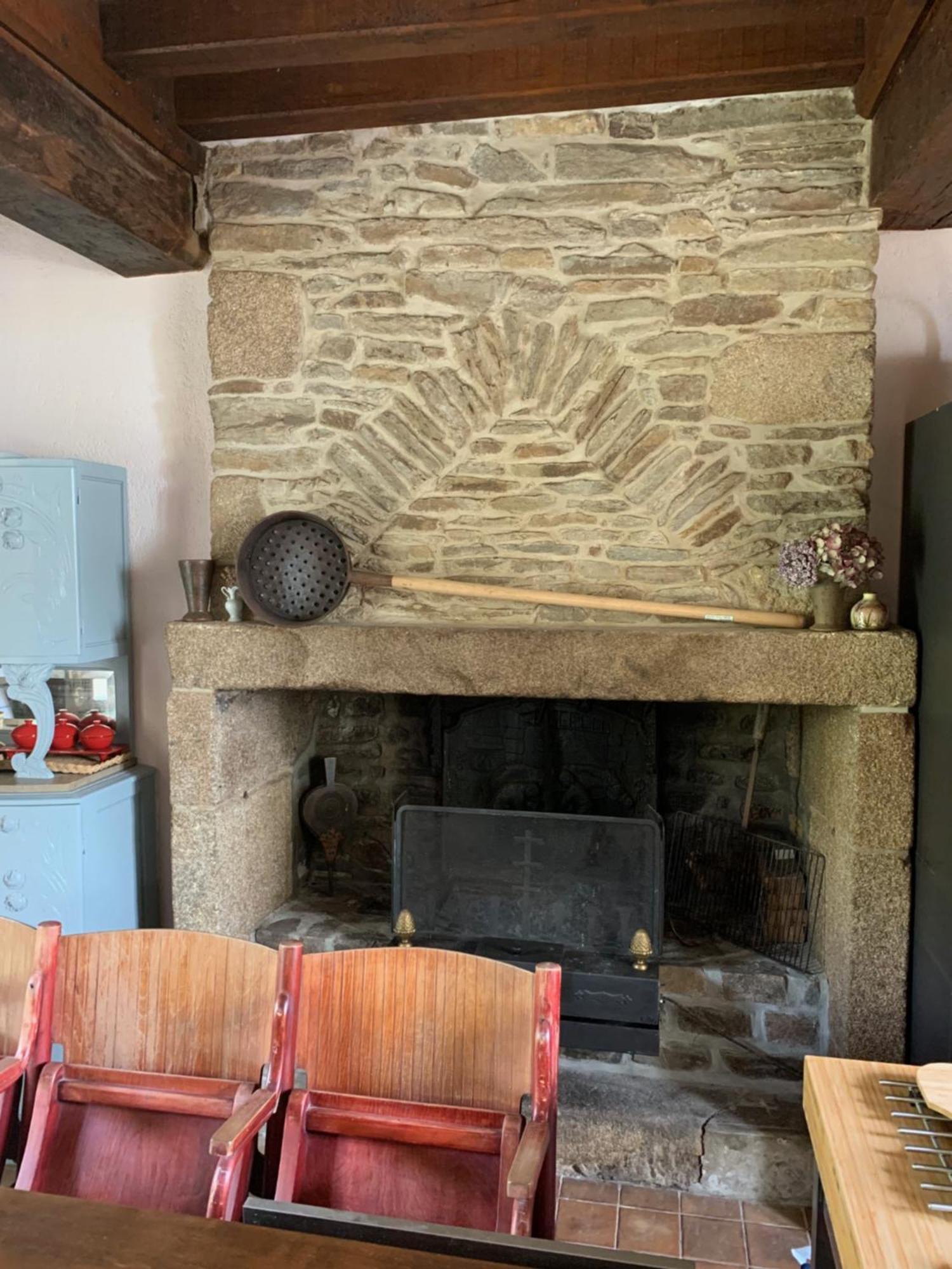 Le Petit Manoir Panzió Isigny-le-Buat Kültér fotó