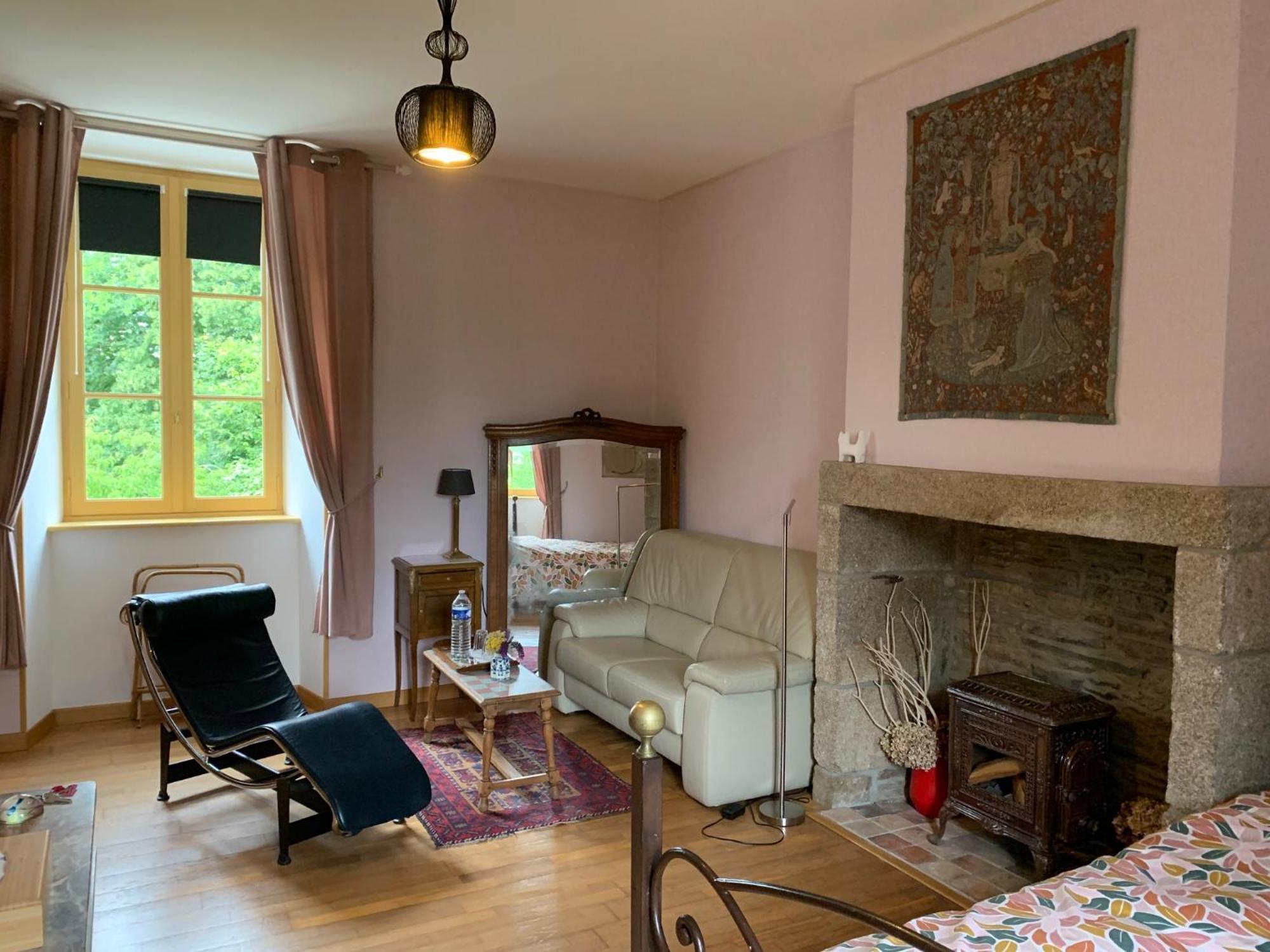 Le Petit Manoir Panzió Isigny-le-Buat Kültér fotó